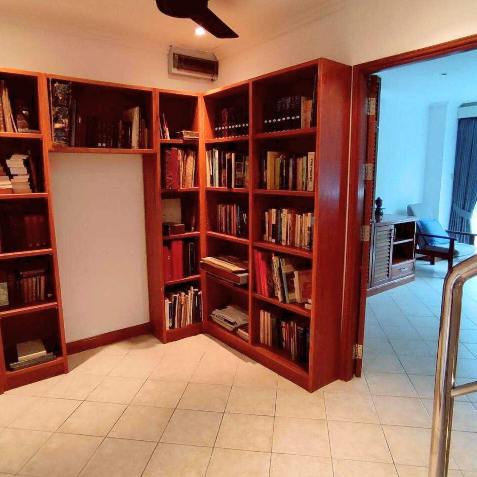 Pratamnak Soi 6 Spacious 4-Storey Private House Near Beach & Night Market SST2512128 - select property pattaya