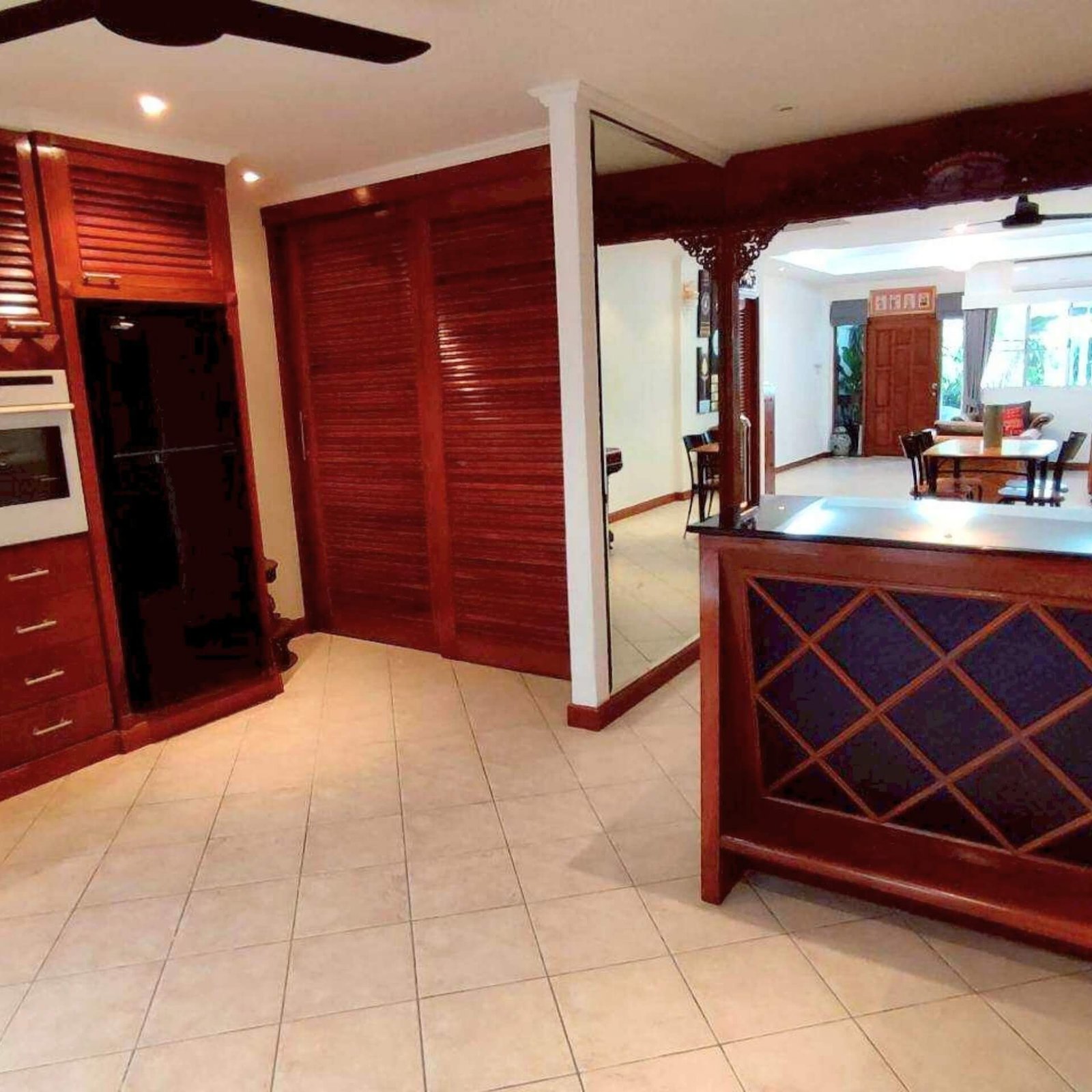 Pratamnak Soi 6 Spacious 4-Storey Private House Near Beach & Night Market SST2512128 - select property pattaya