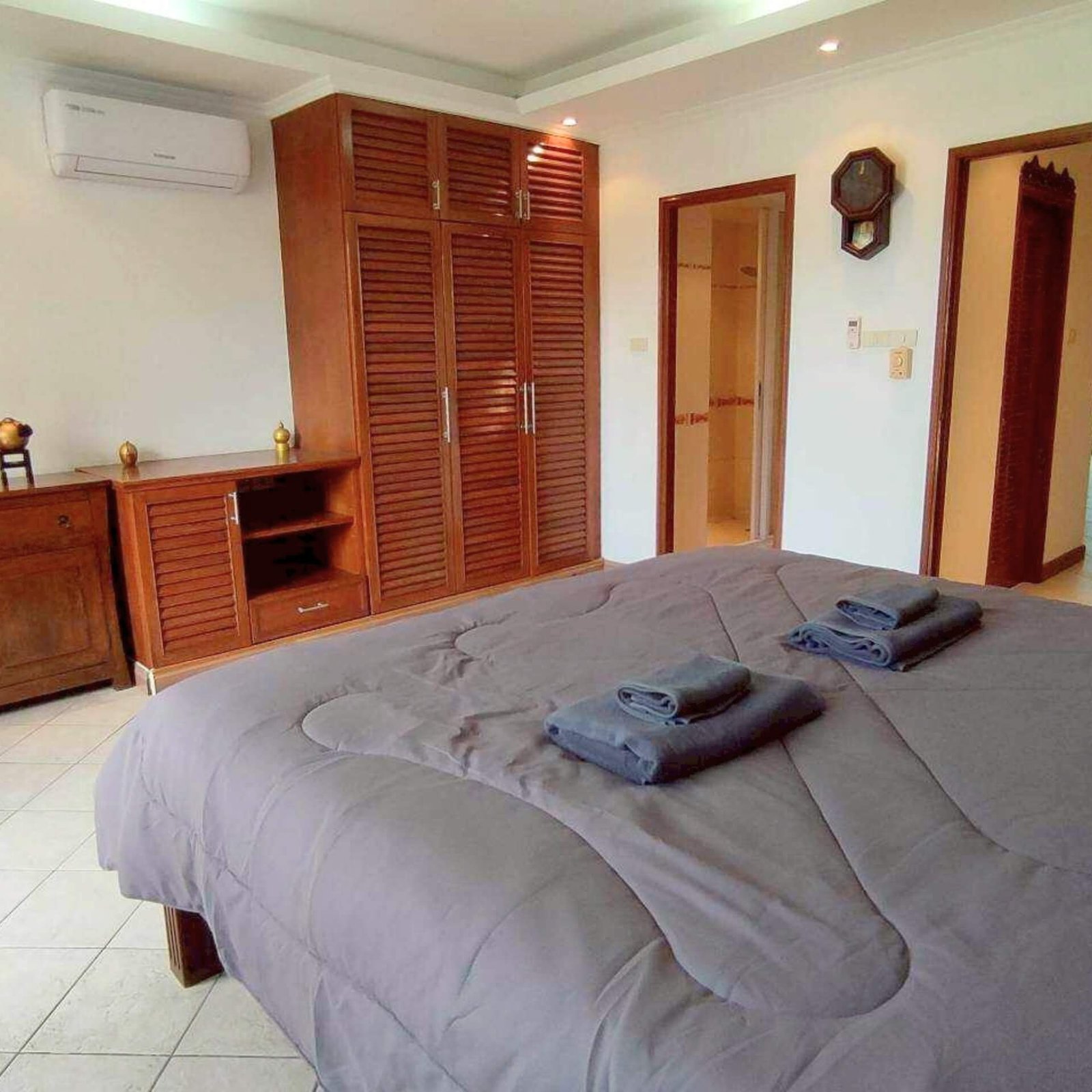 Pratamnak Soi 6 Spacious 4-Storey Private House Near Beach & Night Market SST2512128 - select property pattaya