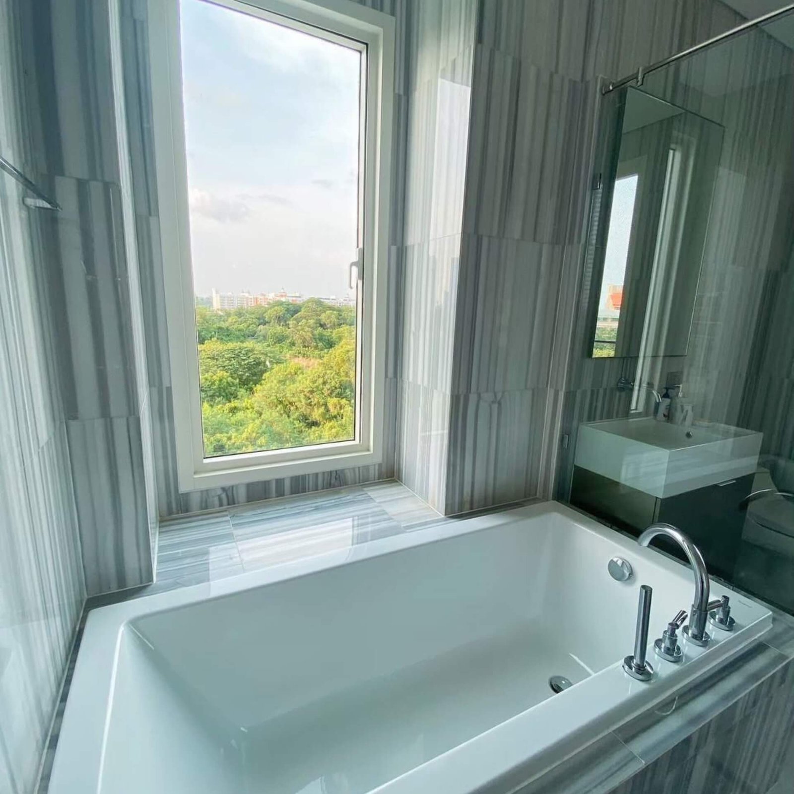 Reflection Jomtien Beach Pattaya Super-Luxury 2-Bedroom Beachfront Residence RS251267 - select property pattaya