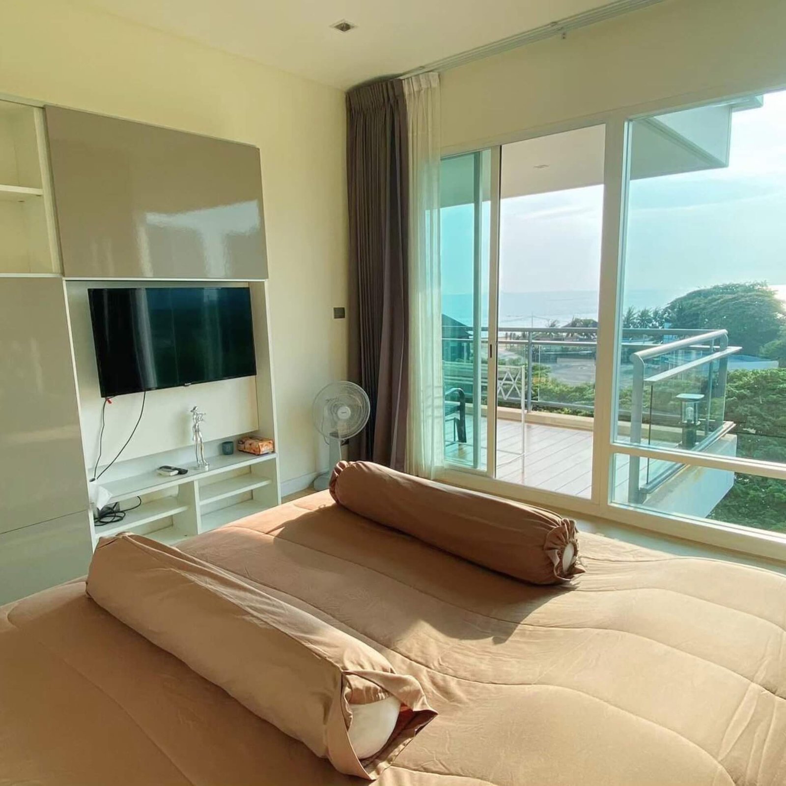 Reflection Jomtien Beach Pattaya Super-Luxury 2-Bedroom Beachfront Residence RS251267 - select property pattaya