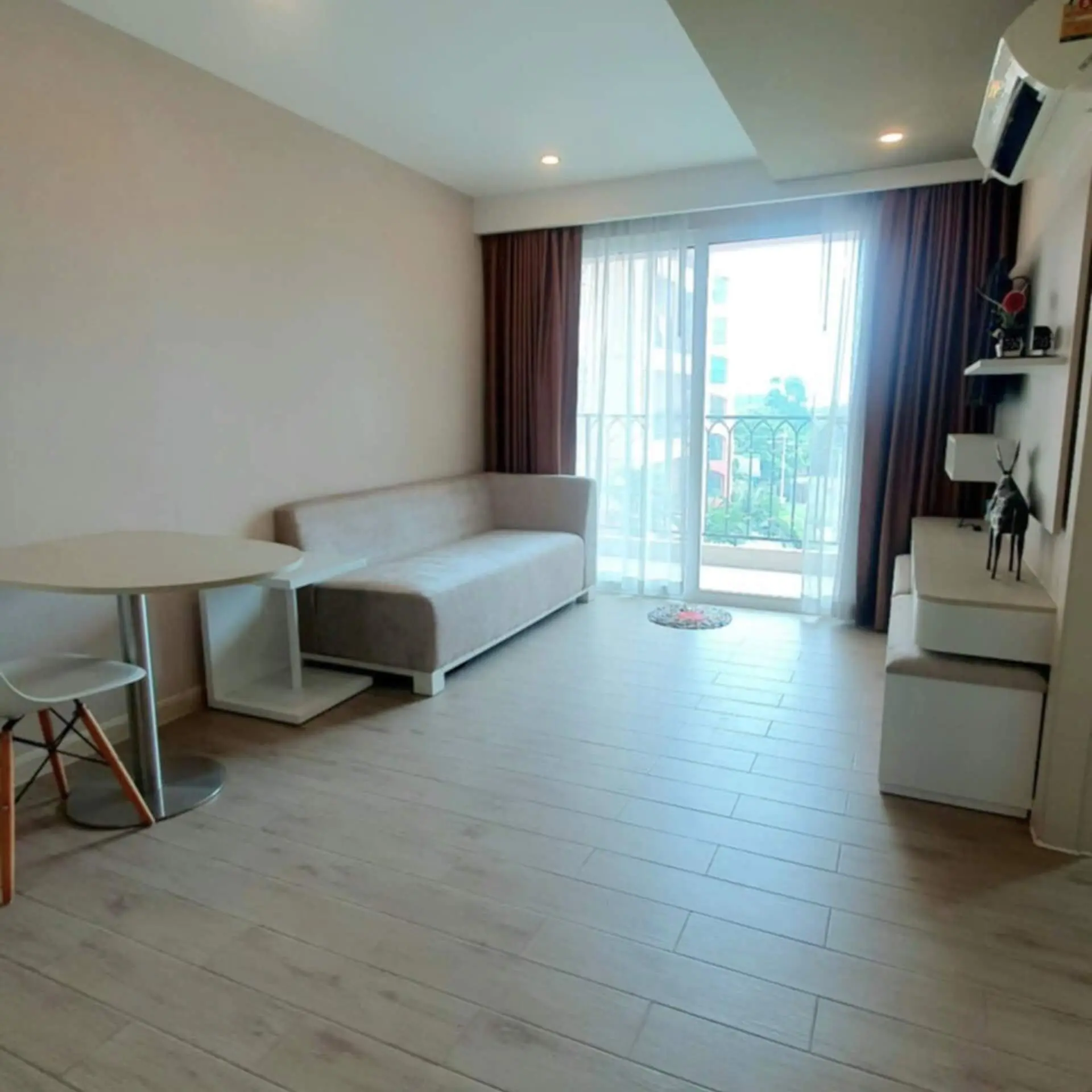 Seven Seas Resort Pattaya Exquisite Resort-Style Living in a Prime Corner Unit RS251158 - select property pattaya