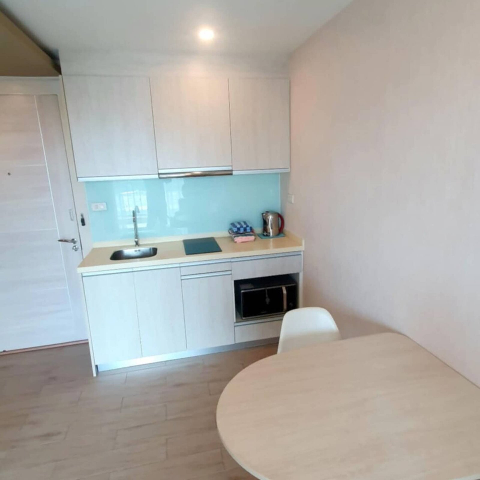 Seven Seas Resort Pattaya Exquisite Resort-Style Living in a Prime Corner Unit RS251158 - select property pattaya