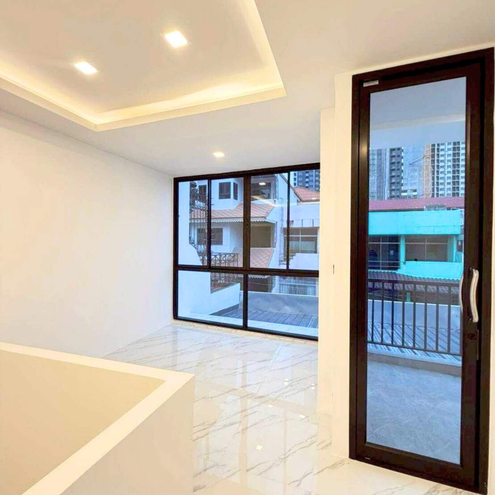 Spacious 3-Storey Townhouse in Thappraya Soi 15 Ideal Business or Residential Opportunity SST2512121 – select property pattaya (11) Spacious 3-Storey Townhouse in Thappraya Soi 15 Ideal Business or Residential Opportunity SST2512121 - select property pattaya