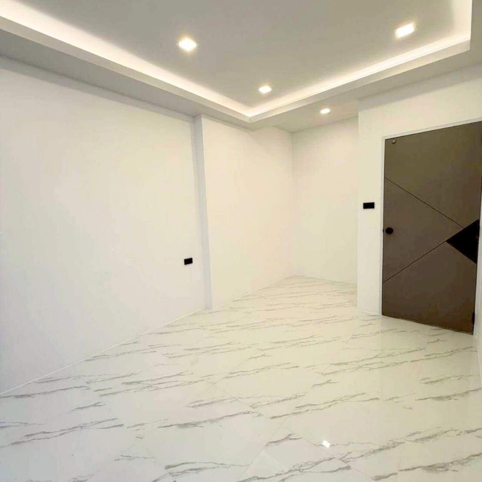 Spacious 3-Storey Townhouse in Thappraya Soi 15 Ideal Business or Residential Opportunity SST2512121 – select property pattaya (15) Spacious 3-Storey Townhouse in Thappraya Soi 15 Ideal Business or Residential Opportunity SST2512121 - select property pattaya