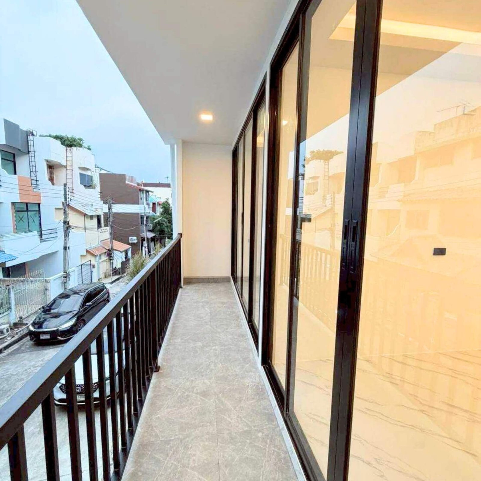 Spacious 3-Storey Townhouse in Thappraya Soi 15 Ideal Business or Residential Opportunity SST2512121 – select property pattaya (16) Spacious 3-Storey Townhouse in Thappraya Soi 15 Ideal Business or Residential Opportunity SST2512121 - select property pattaya