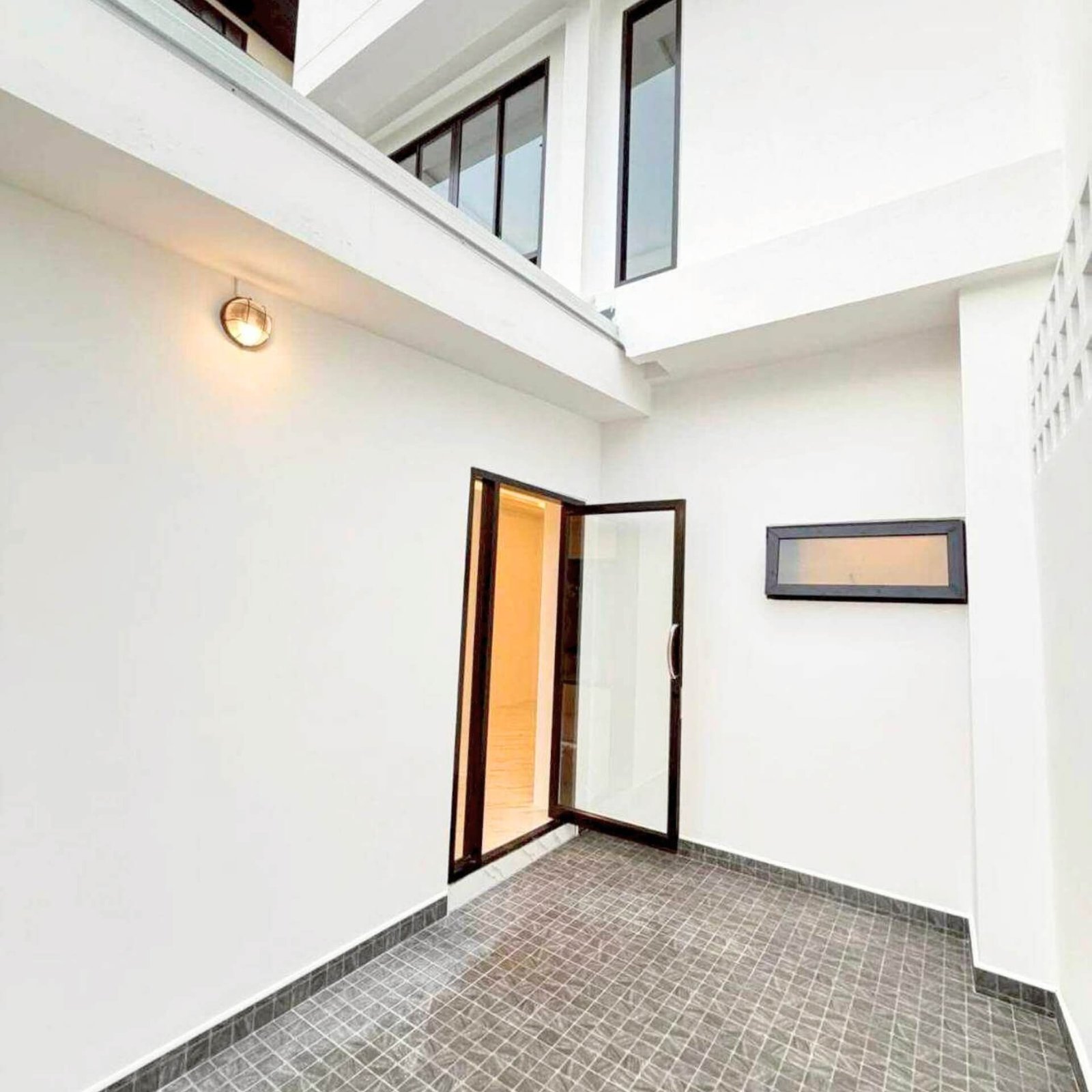 Spacious 3-Storey Townhouse in Thappraya Soi 15 Ideal Business or Residential Opportunity SST2512121 – select property pattaya (20) Spacious 3-Storey Townhouse in Thappraya Soi 15 Ideal Business or Residential Opportunity SST2512121 - select property pattaya