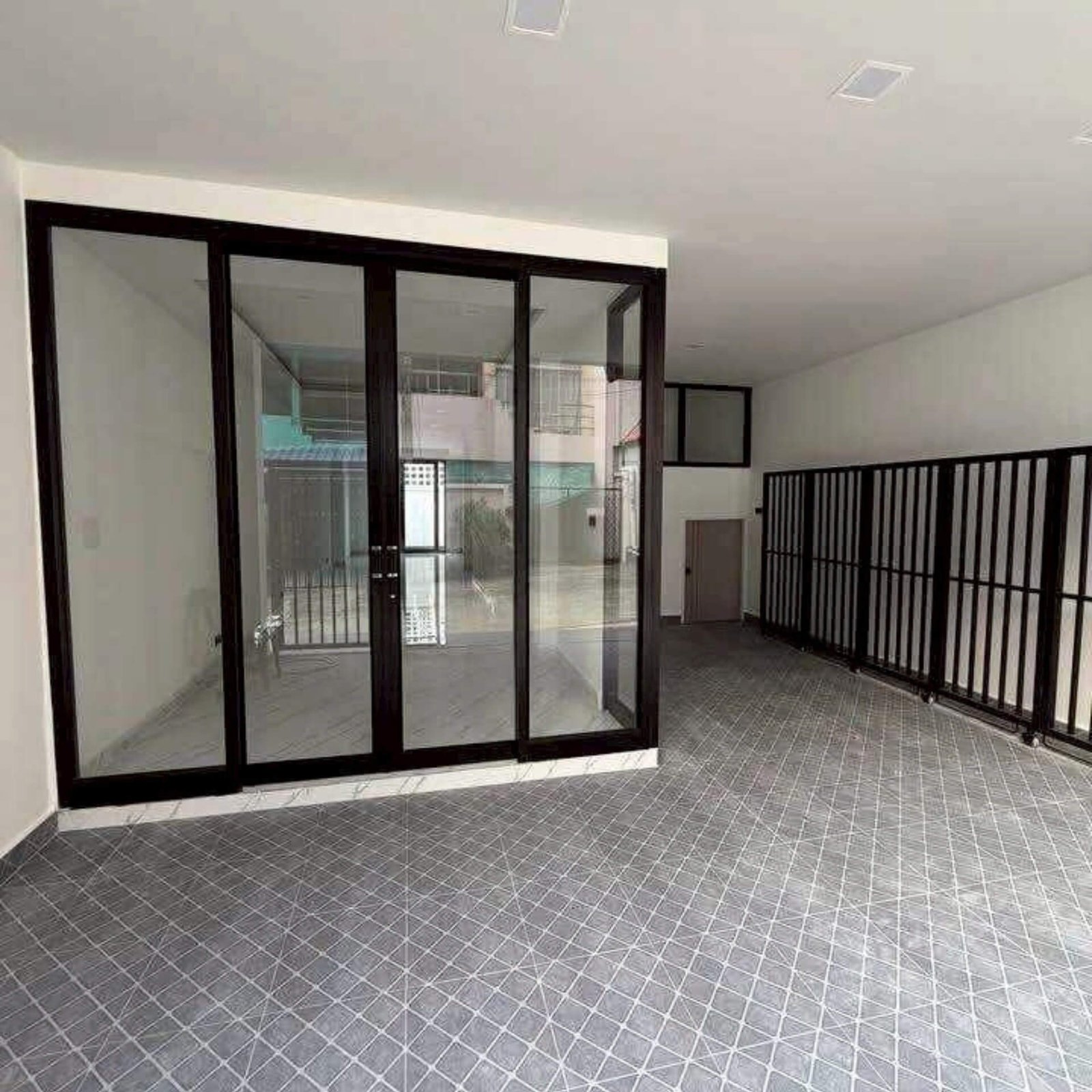 Spacious 3-Storey Townhouse in Thappraya Soi 15 Ideal Business or Residential Opportunity SST2512121 – select property pattaya (21) Spacious 3-Storey Townhouse in Thappraya Soi 15 Ideal Business or Residential Opportunity SST2512121 - select property pattaya