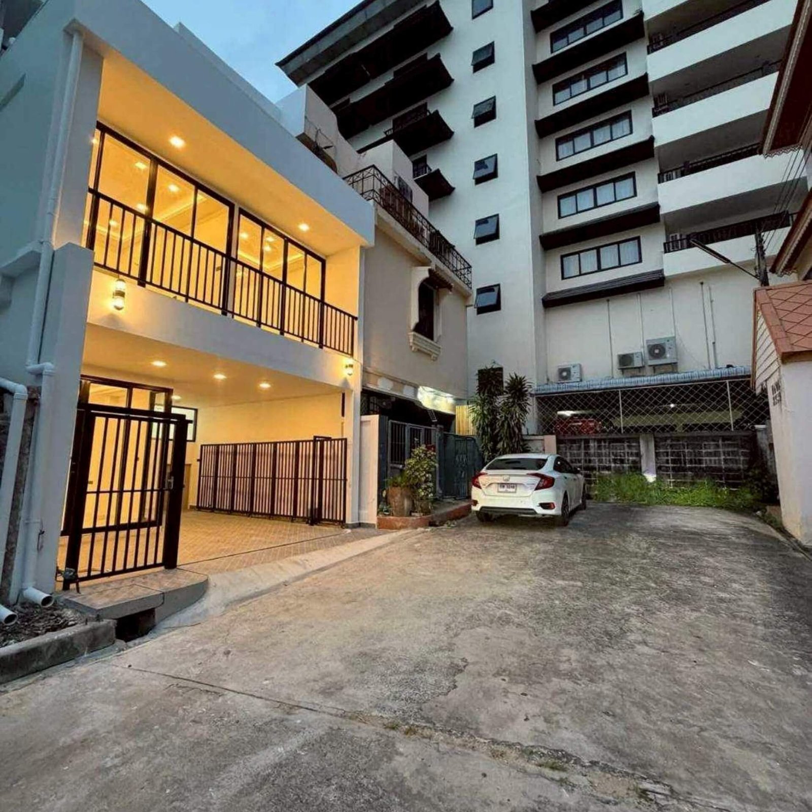 Spacious 3-Storey Townhouse in Thappraya Soi 15 Ideal Business or Residential Opportunity SST2512121 – select property pattaya (23) Spacious 3-Storey Townhouse in Thappraya Soi 15 Ideal Business or Residential Opportunity SST2512121 - select property pattaya