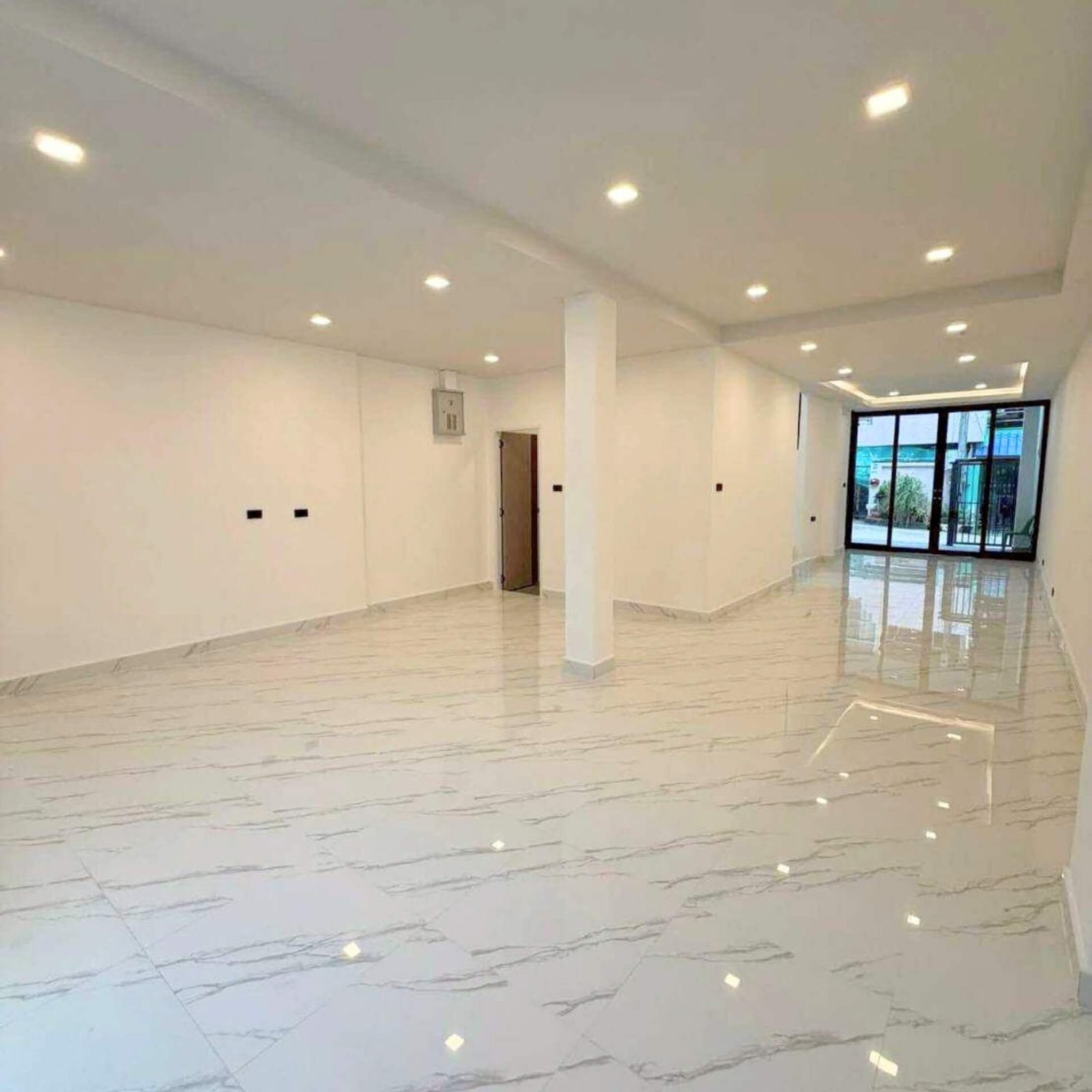 Spacious 3-Storey Townhouse in Thappraya Soi 15 Ideal Business or Residential Opportunity SST2512121 – select property pattaya (5) Spacious 3-Storey Townhouse in Thappraya Soi 15 Ideal Business or Residential Opportunity SST2512121 - select property pattaya