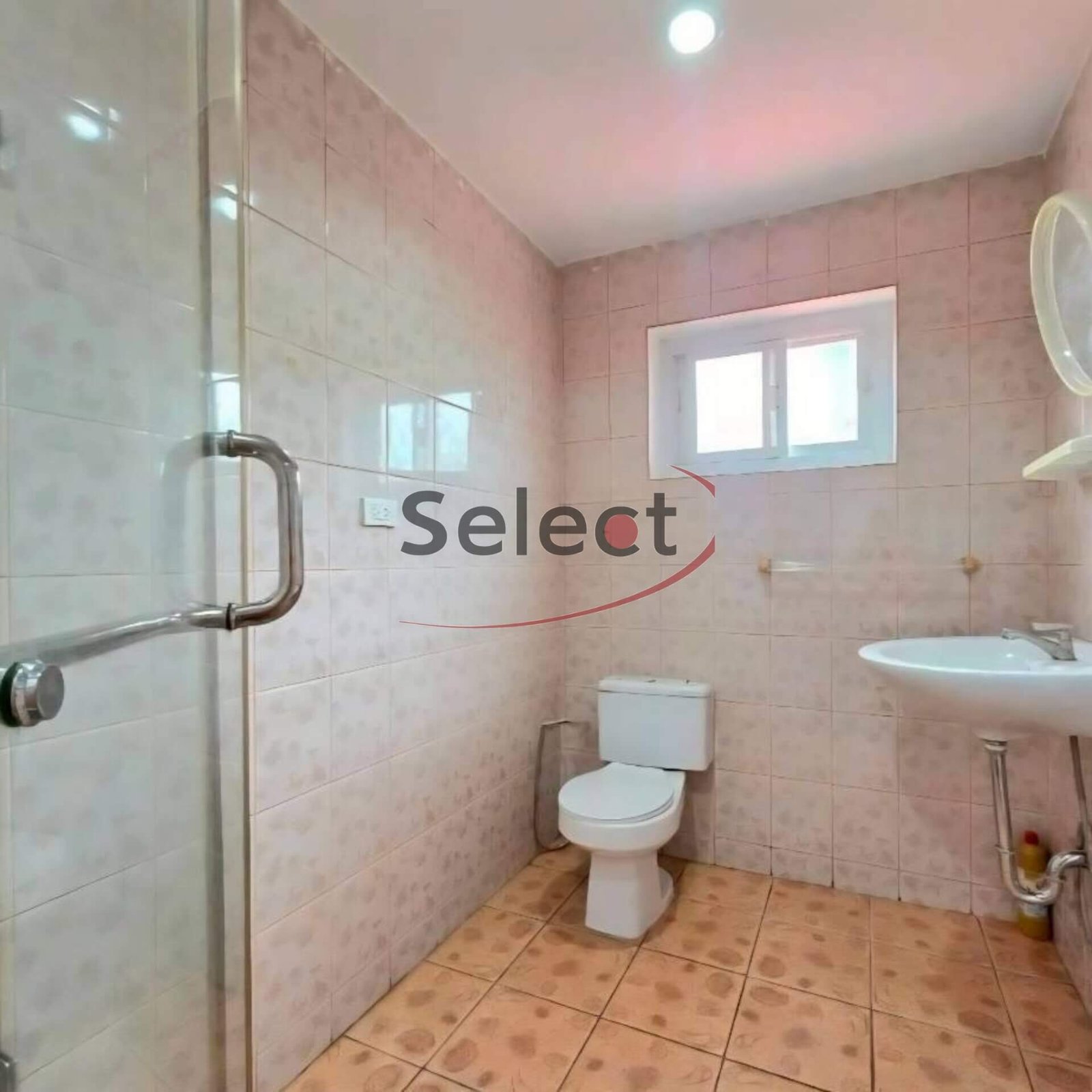 Spacious 4-Bedroom Pet-Friendly House in Central Pattaya RS260292 - select property pattaya