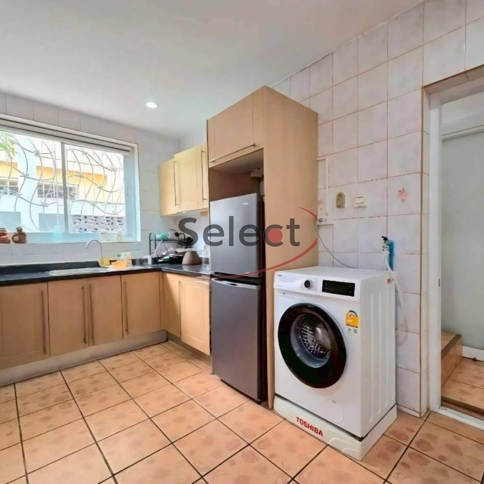 Spacious 4-Bedroom Pet-Friendly House in Central Pattaya RS260292 - select property pattaya