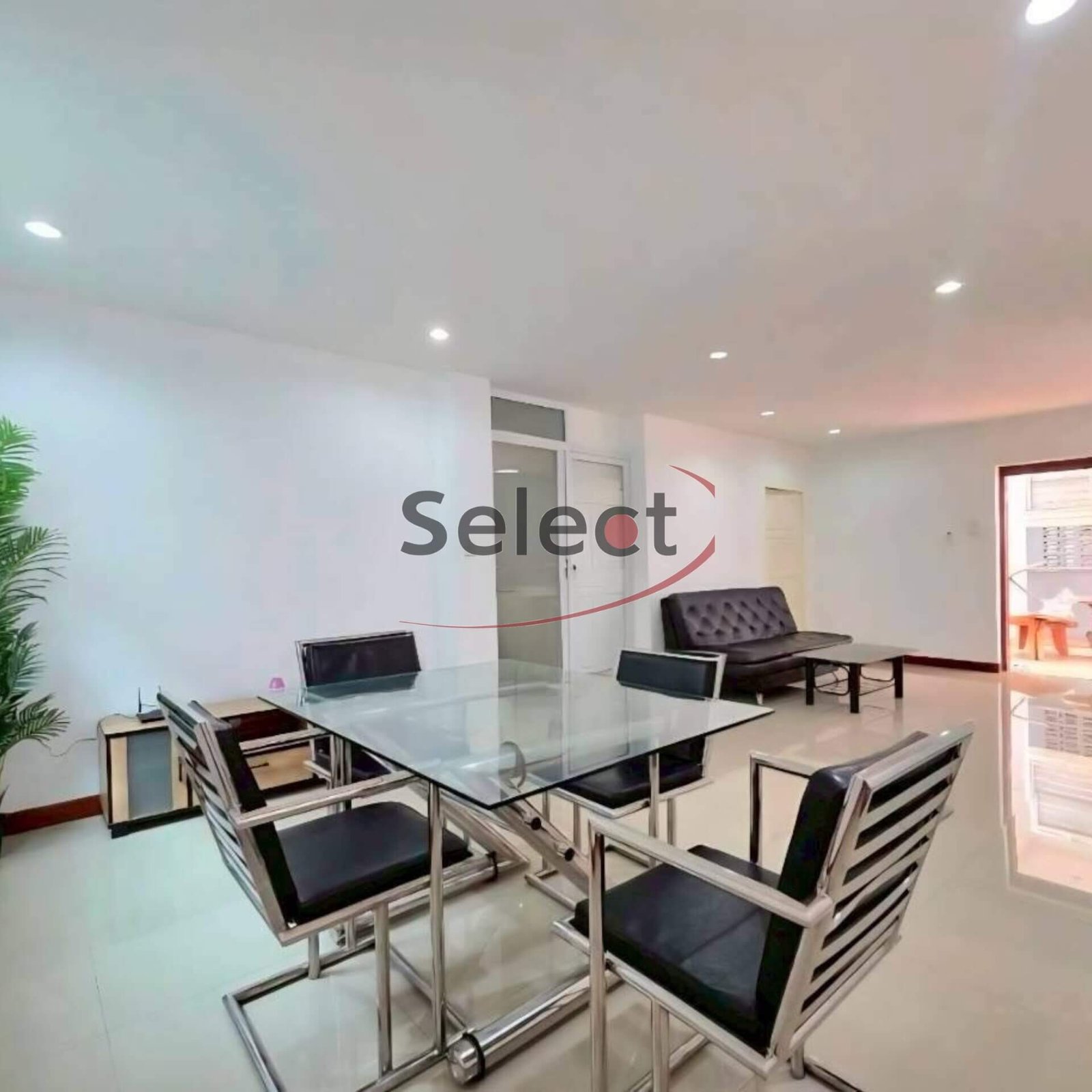 Spacious 4-Bedroom Pet-Friendly House in Central Pattaya RS260292 - select property pattaya