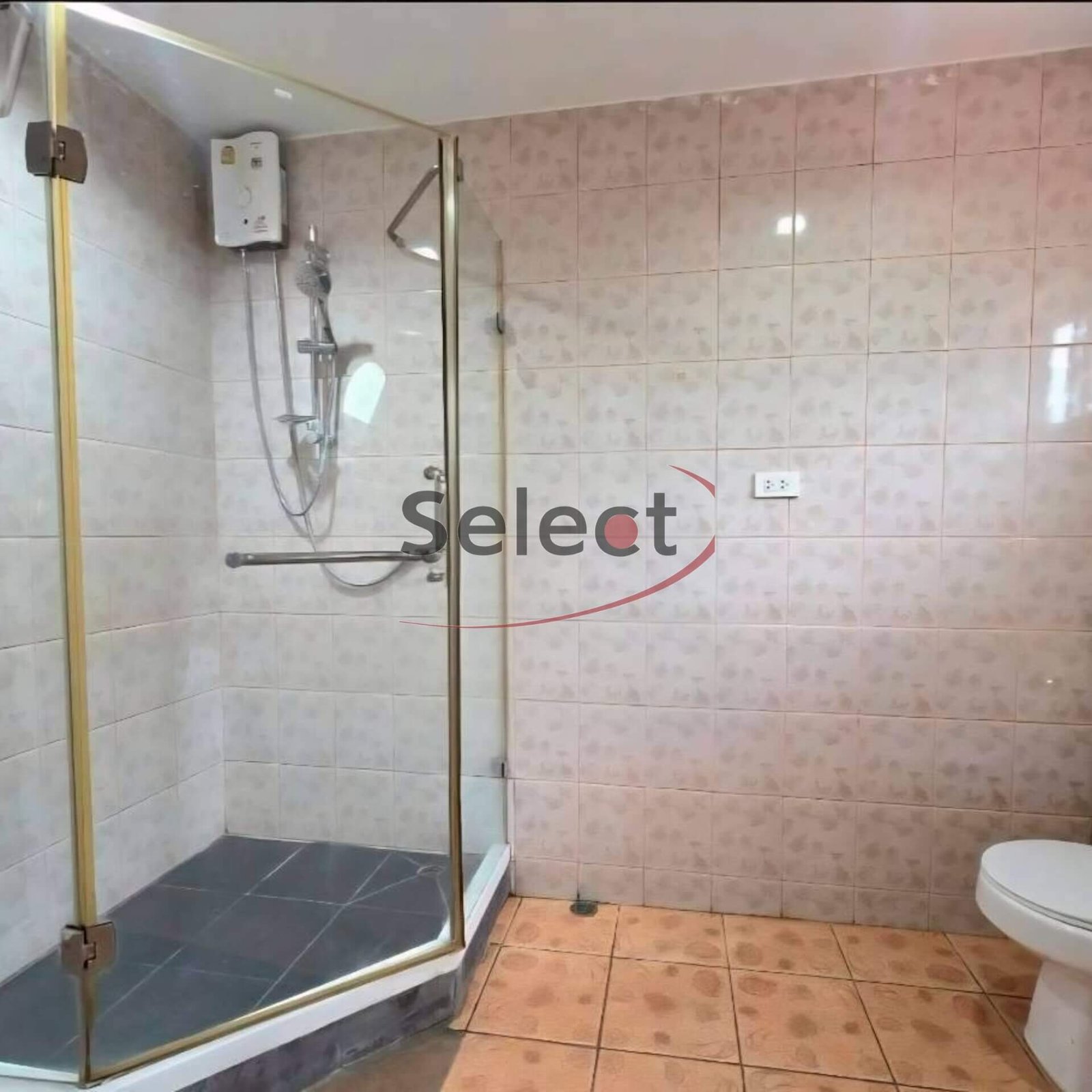 Spacious 4-Bedroom Pet-Friendly House in Central Pattaya RS260292 - select property pattaya