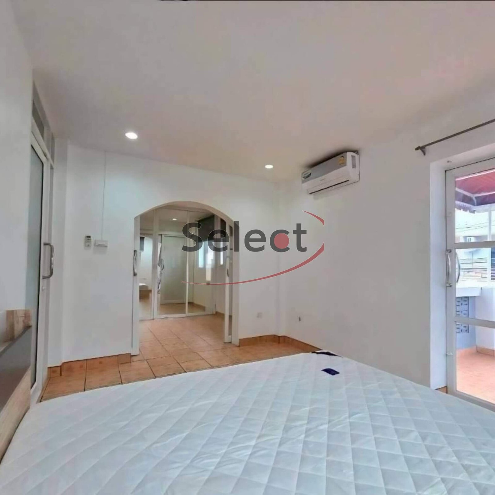 Spacious 4-Bedroom Pet-Friendly House in Central Pattaya RS260292 - select property pattaya
