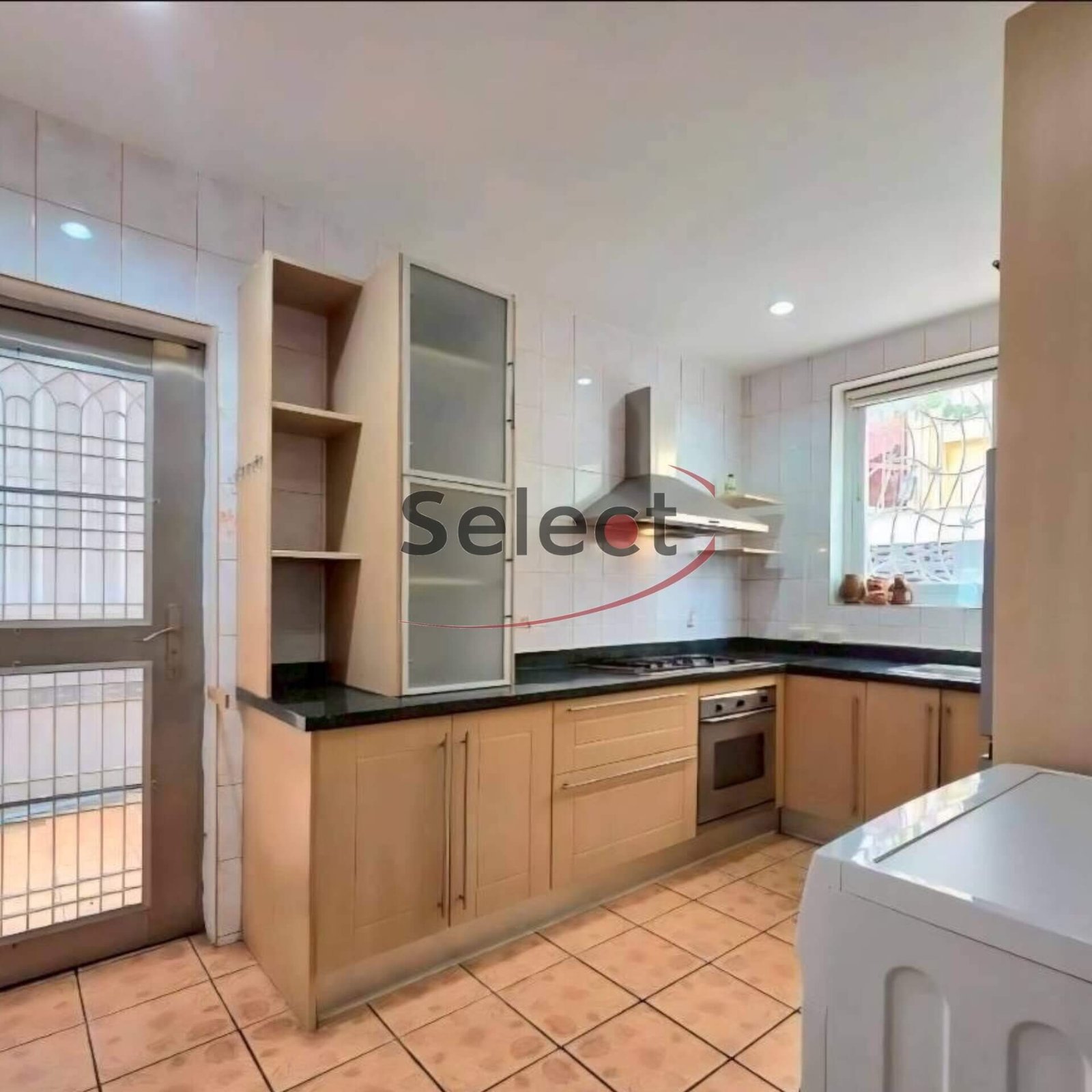 Spacious 4-Bedroom Pet-Friendly House in Central Pattaya RS260292 - select property pattaya