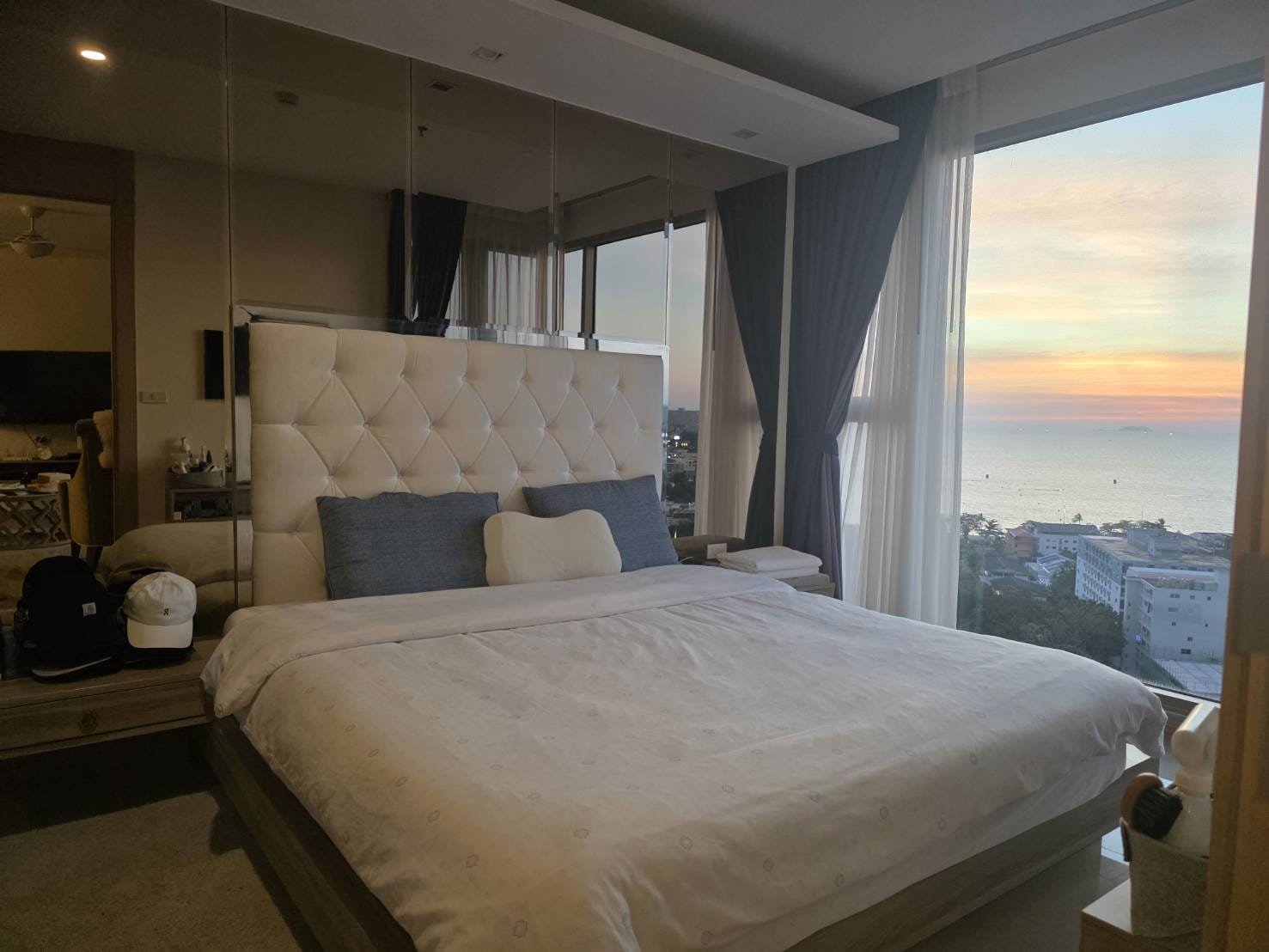 The Riviera Jomtien Award-Winning 2-Bedroom Corner Residence with Panoramic Sea Views SSF2512137 - select property pattaya