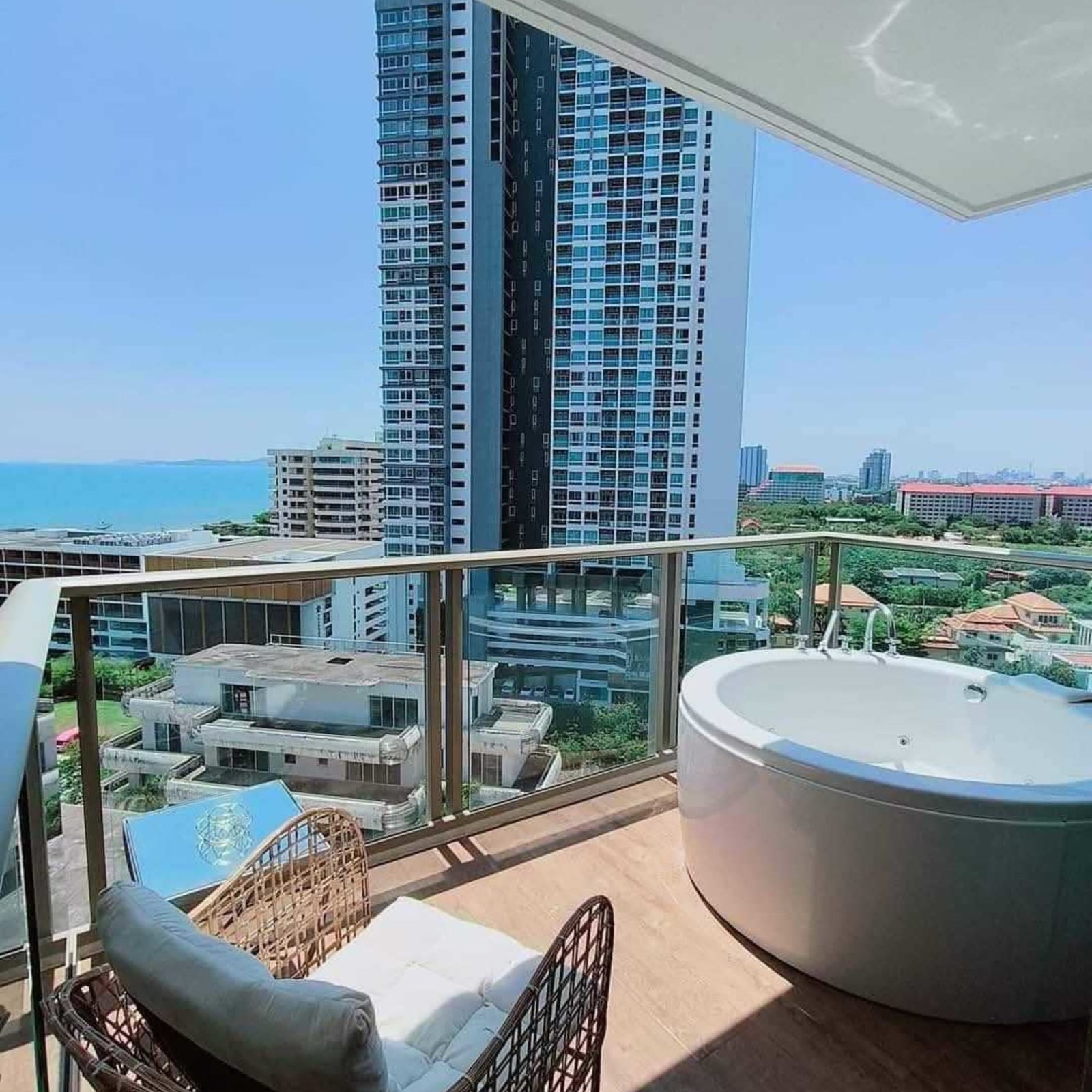 The Riviera Monaco Ultra-Luxury Pet-Friendly Living with Private Balcony Jacuzzi RS251274 - select property pattaya