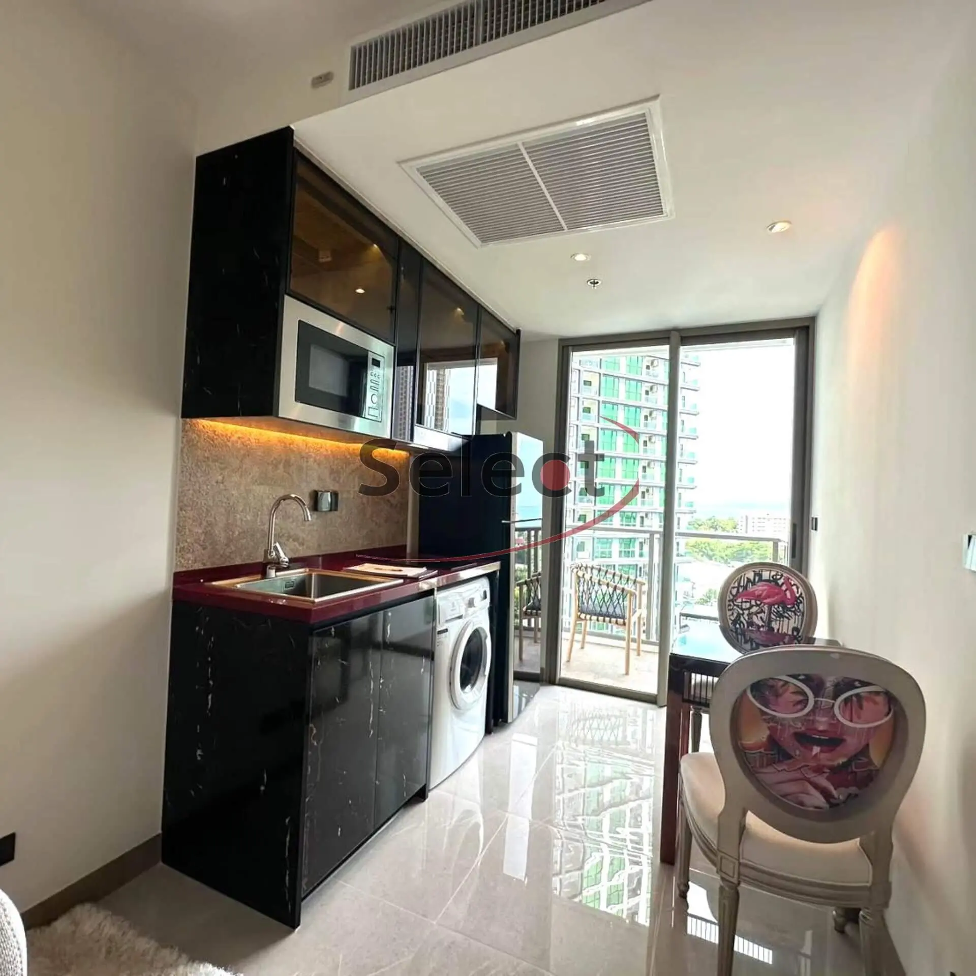 The Riviera Ocean Drive - High-Floor Sea View 1-Bedroom Luxury Suite RS260298 - select property pattaya