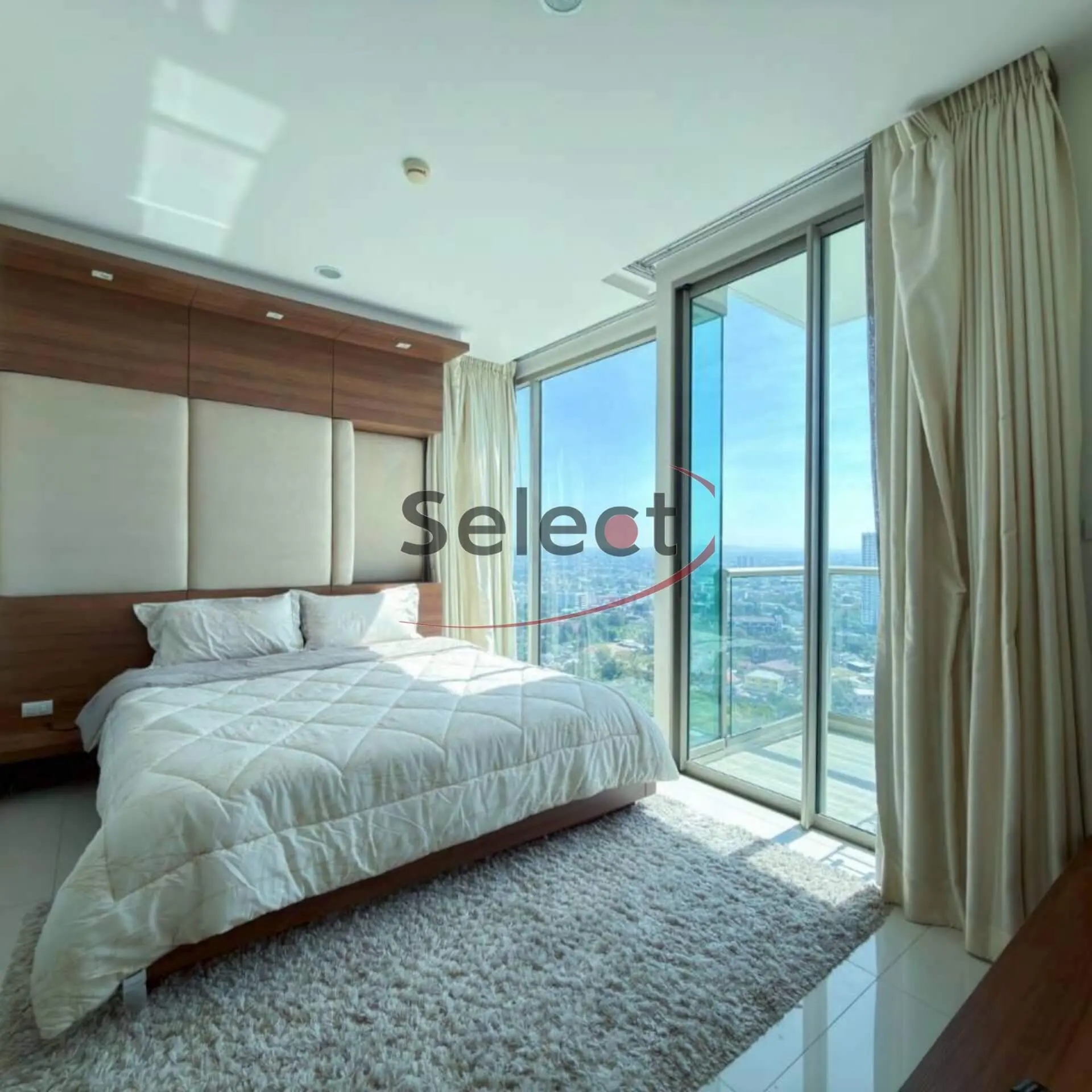 The Riviera Wongamat - High-Floor Luxury Living with Breathtaking Sea Views RS260181 - select property pattaya