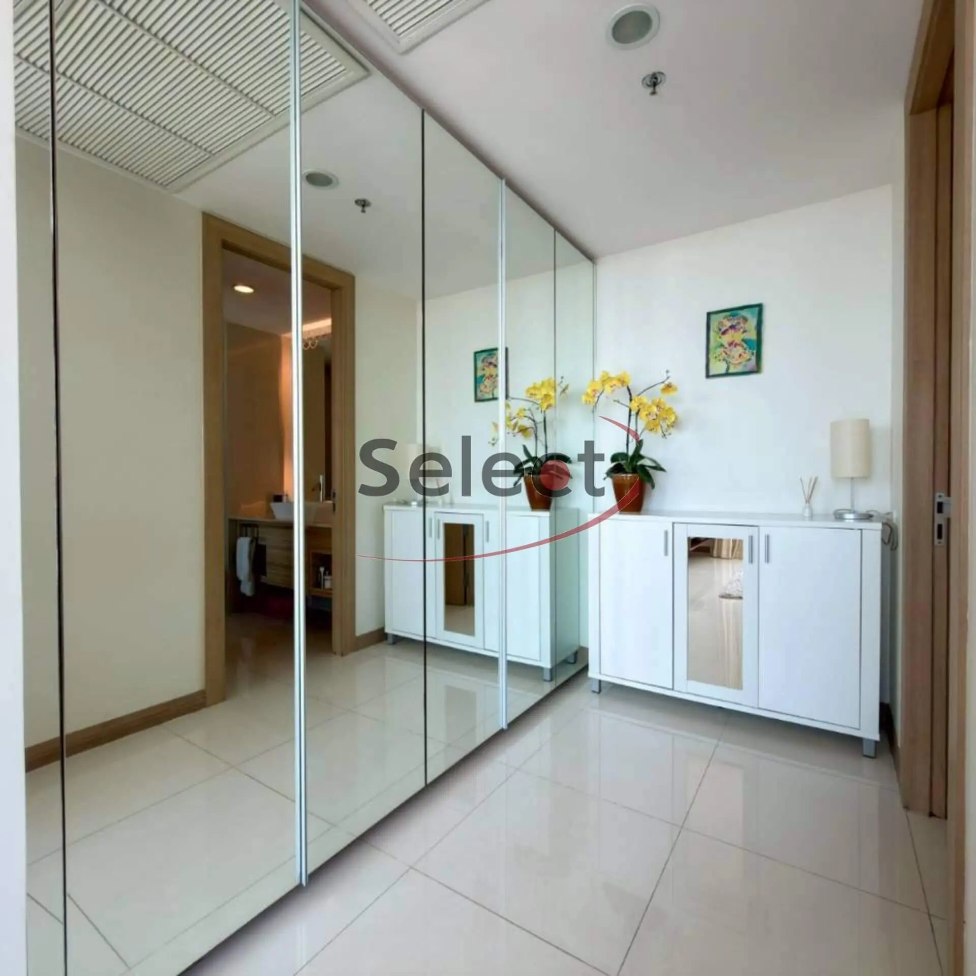 The Riviera Wongamat - High-Floor Luxury Living with Breathtaking Sea Views RS260181 - select property pattaya