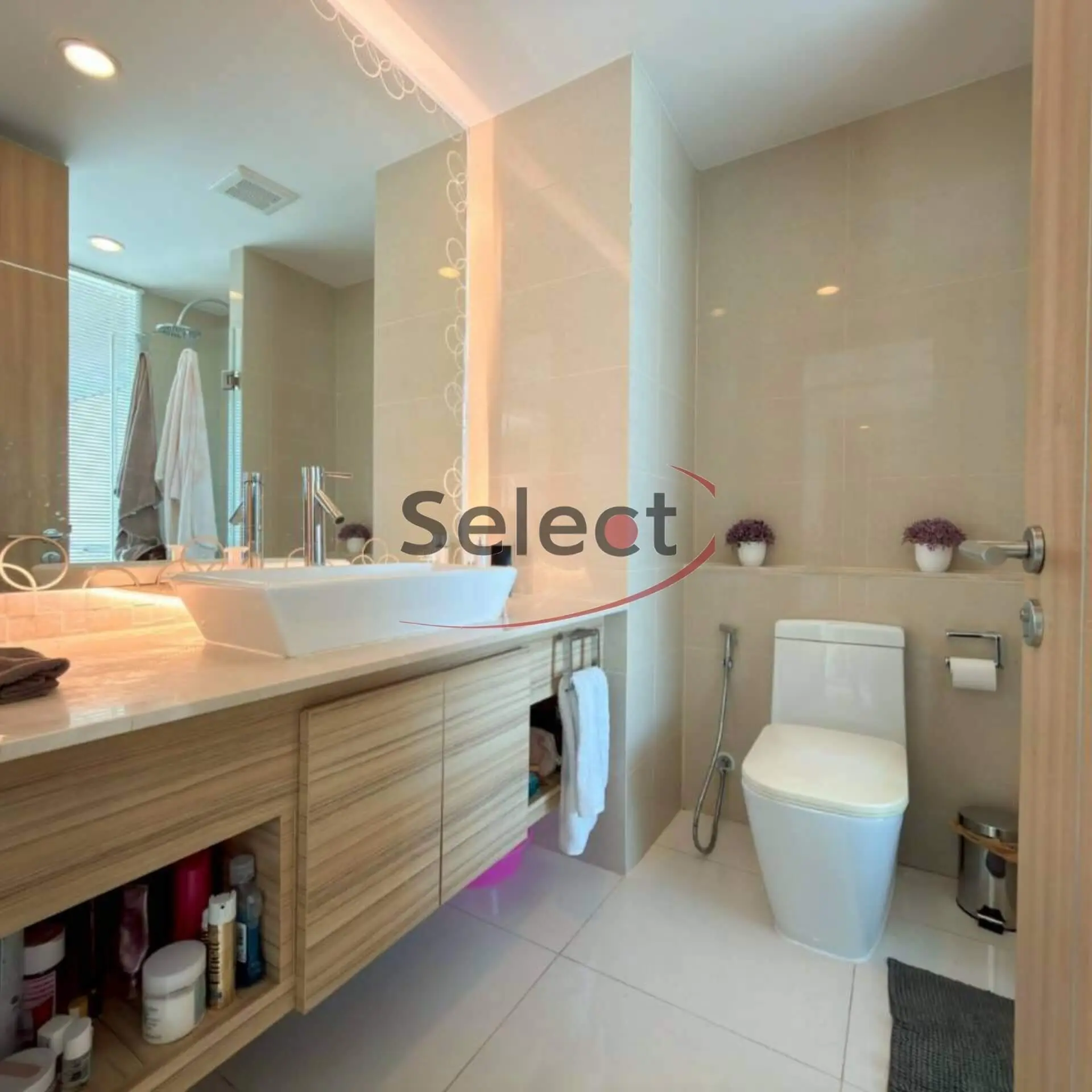 The Riviera Wongamat - High-Floor Luxury Living with Breathtaking Sea Views RS260181 - select property pattaya