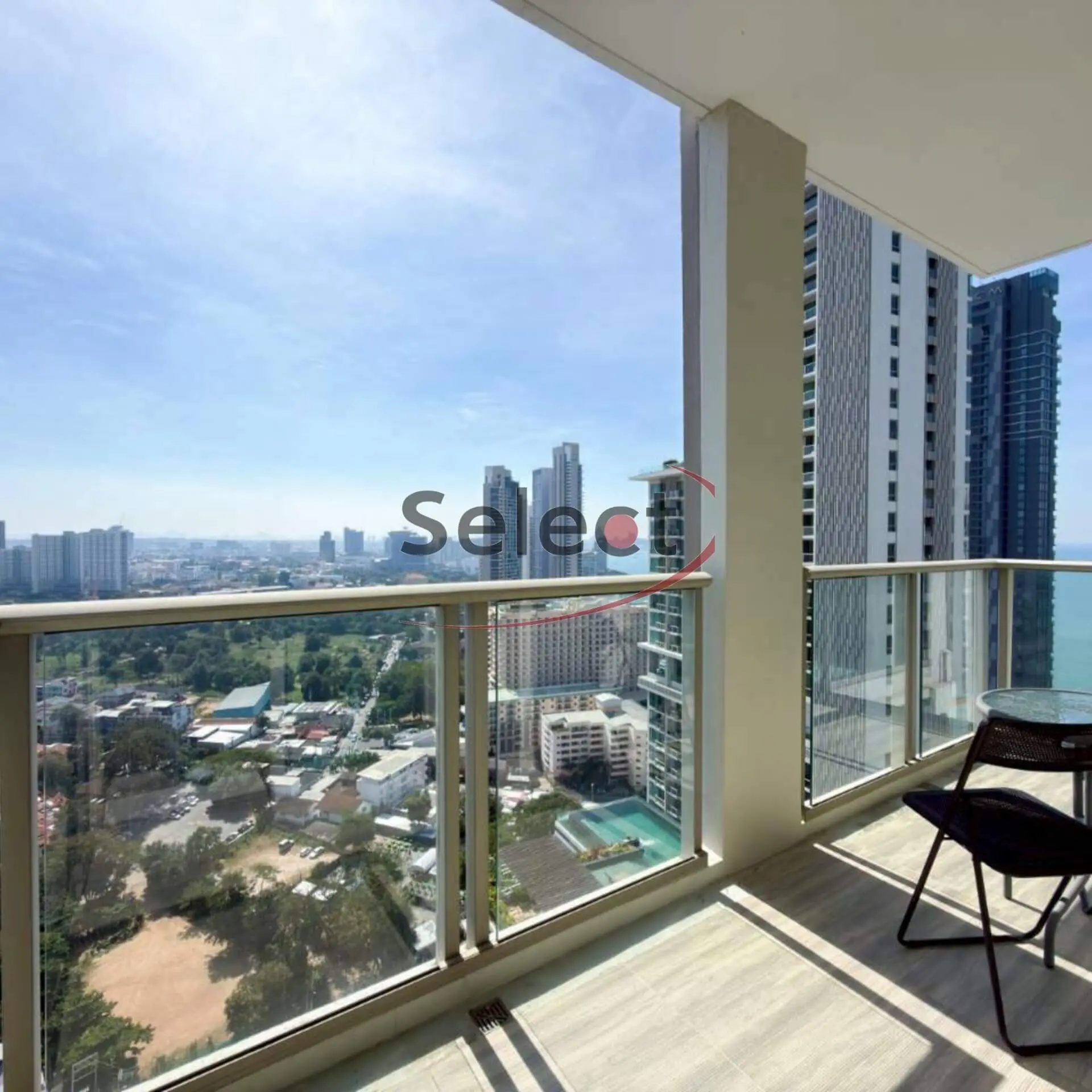 The Riviera Wongamat - High-Floor Luxury Living with Breathtaking Sea Views RS260181 - select property pattaya