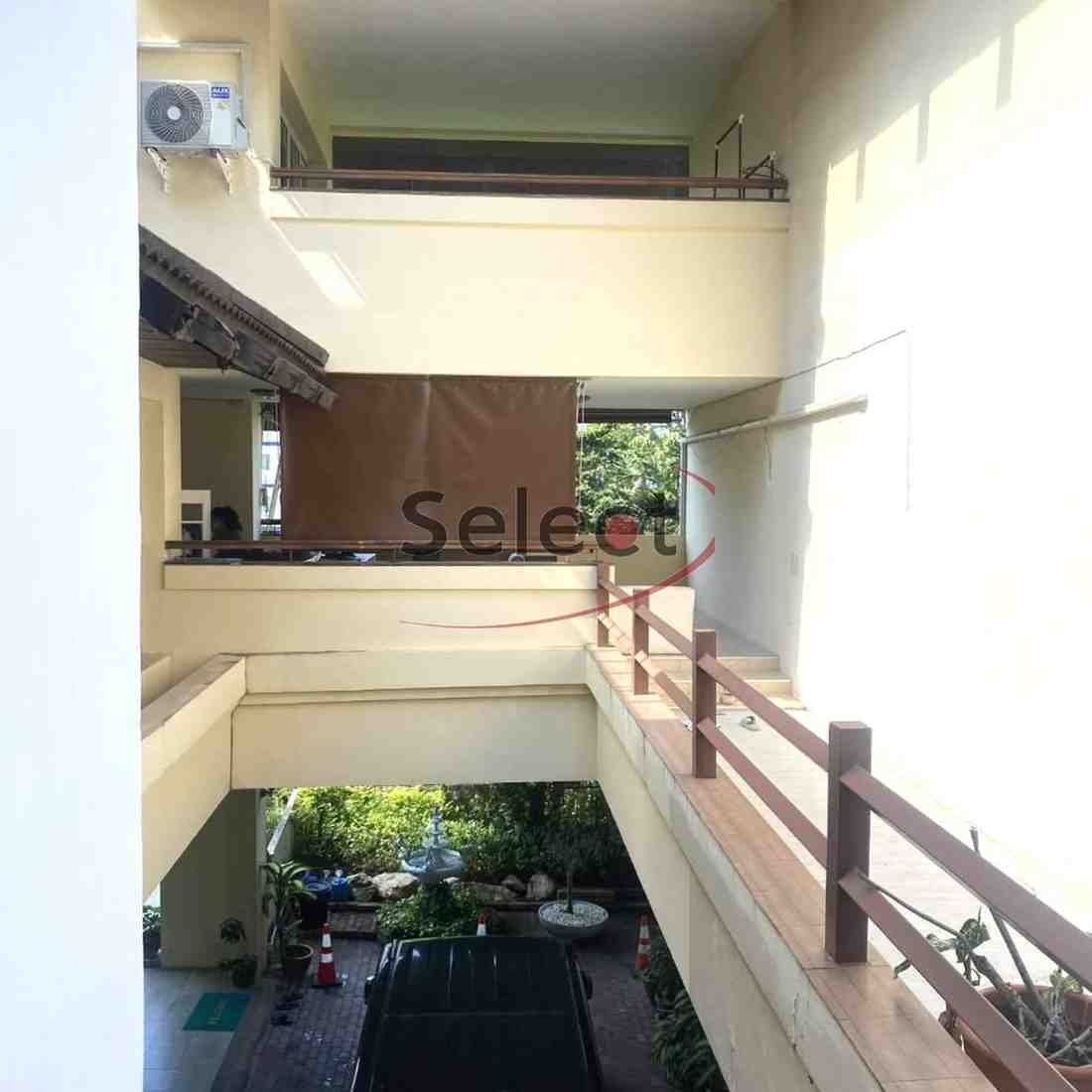 Spacious 3-Storey Townhouse on Pratamnak Hill Prime Investment Opportunity -SSC2602192