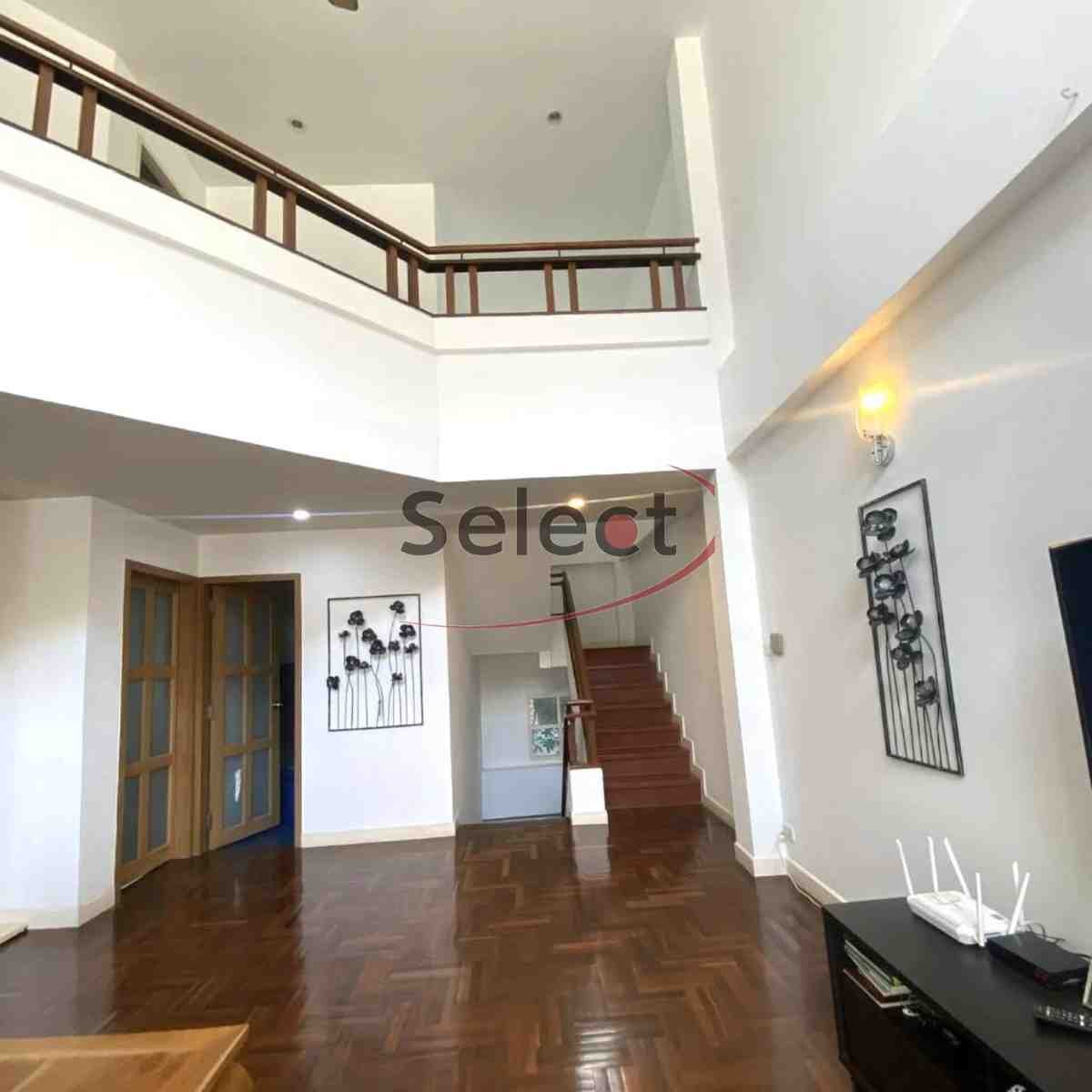 Spacious 3-Storey Townhouse on Pratamnak Hill Prime Investment Opportunity -SSC2602192
