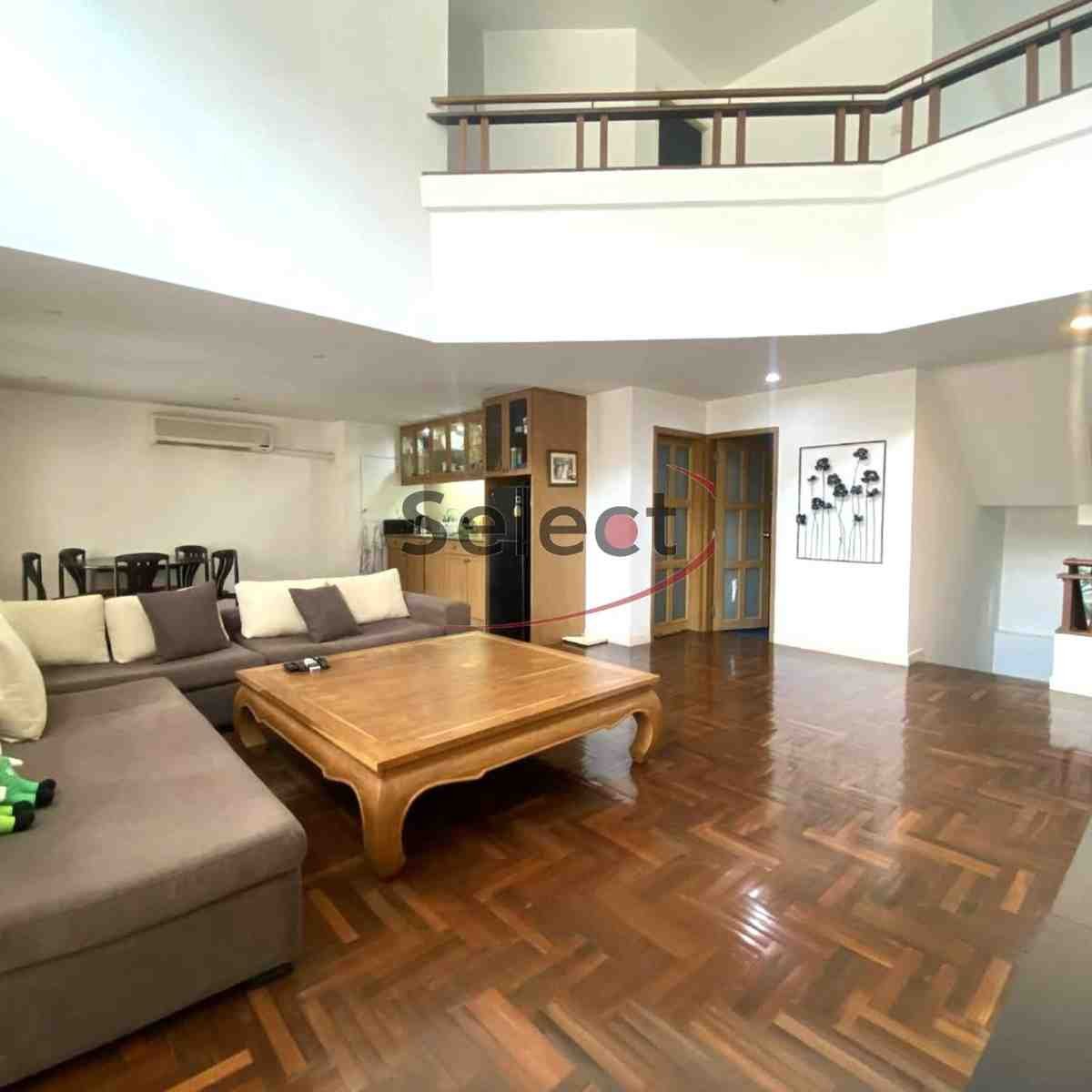 Spacious 3-Storey Townhouse on Pratamnak Hill Prime Investment Opportunity -SSC2602192