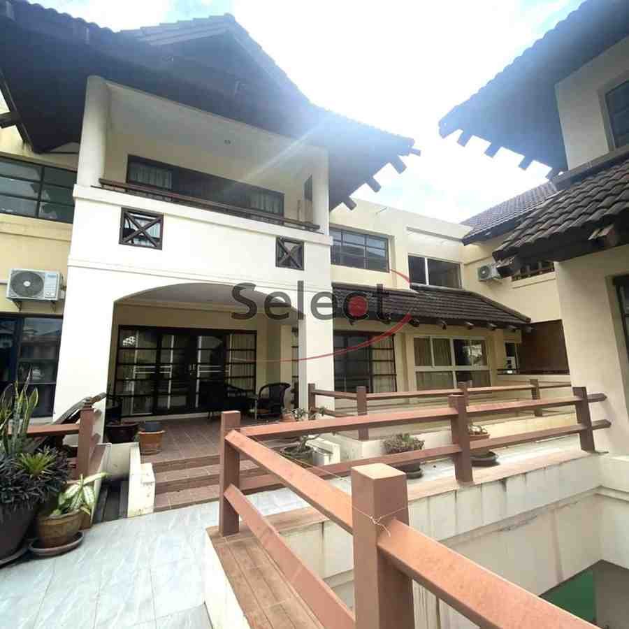 Spacious 3-Storey Townhouse on Pratamnak Hill Prime Investment Opportunity -SSC2602192