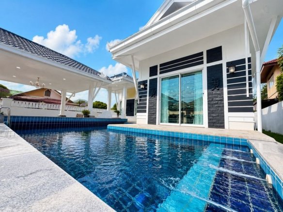RC260717 Thai Garden Hill Village 5-Bedroom Pool Villa - Nong Prue Pattaya