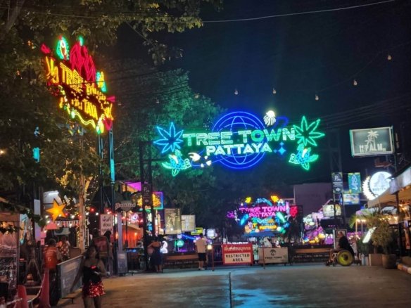 BFS260702 Bar Business for Sale Lease Transfer – Prime Location Near Tree Town Night Market, Pattaya