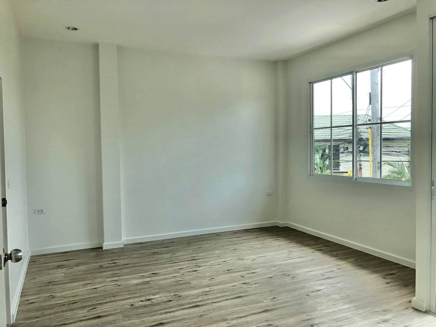 Exclusive 4-Bedroom Two-Storey Corner House in Soi Boon Samphan Pattaya (22) Exclusive 4-Bedroom Two-Storey Corner House in Soi Boon Samphan Pattaya -Nong Prue