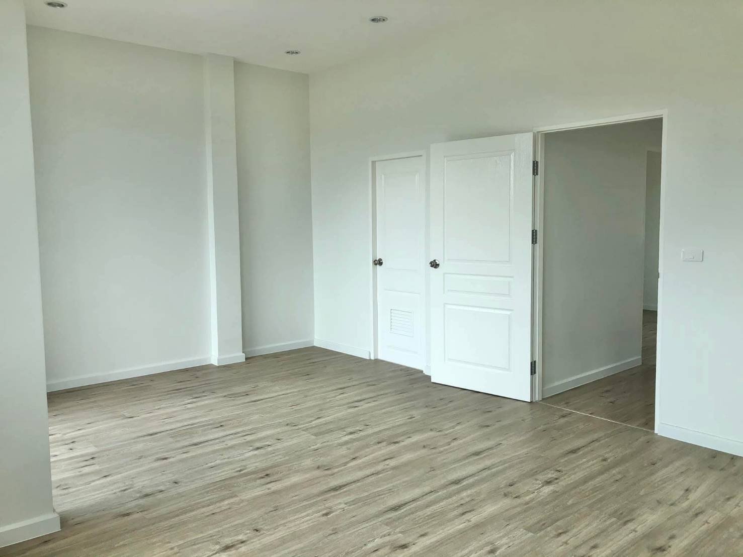 Exclusive 4-Bedroom Two-Storey Corner House in Soi Boon Samphan Pattaya (23) Exclusive 4-Bedroom Two-Storey Corner House in Soi Boon Samphan Pattaya -Nong Prue