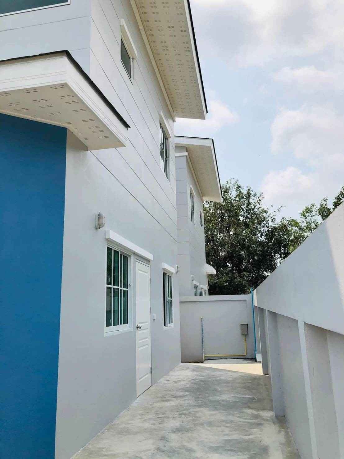 Exclusive 4-Bedroom Two-Storey Corner House in Soi Boon Samphan Pattaya (4) Exclusive 4-Bedroom Two-Storey Corner House in Soi Boon Samphan Pattaya -Nong Prue