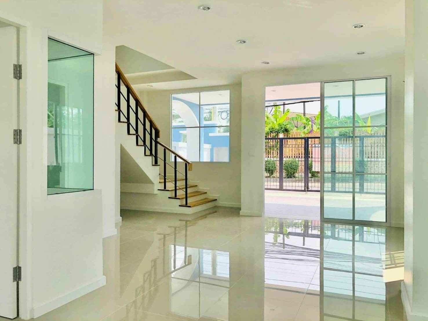 Exclusive 4-Bedroom Two-Storey Corner House in Soi Boon Samphan Pattaya (7) Exclusive 4-Bedroom Two-Storey Corner House in Soi Boon Samphan Pattaya -Nong Prue