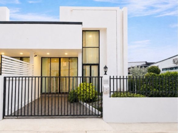 RC260718 Corner-Unit Townhome with Garden for Rent in Soi Siam Country Club, Pattaya