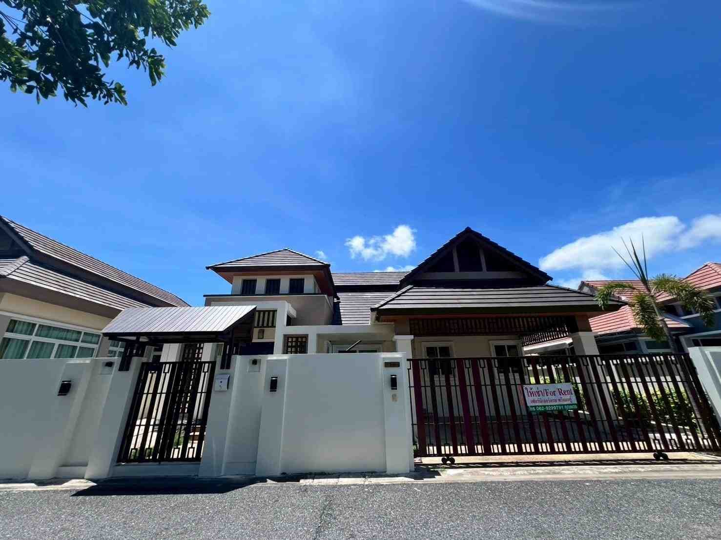 RS260706 Renovated 3-Bedroom House at Sirisa 16 Village Soi Siam Country Club