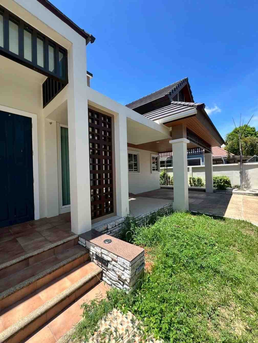 RS260706 Renovated 3-Bedroom House at Sirisa 16 Village Soi Siam Country Club
