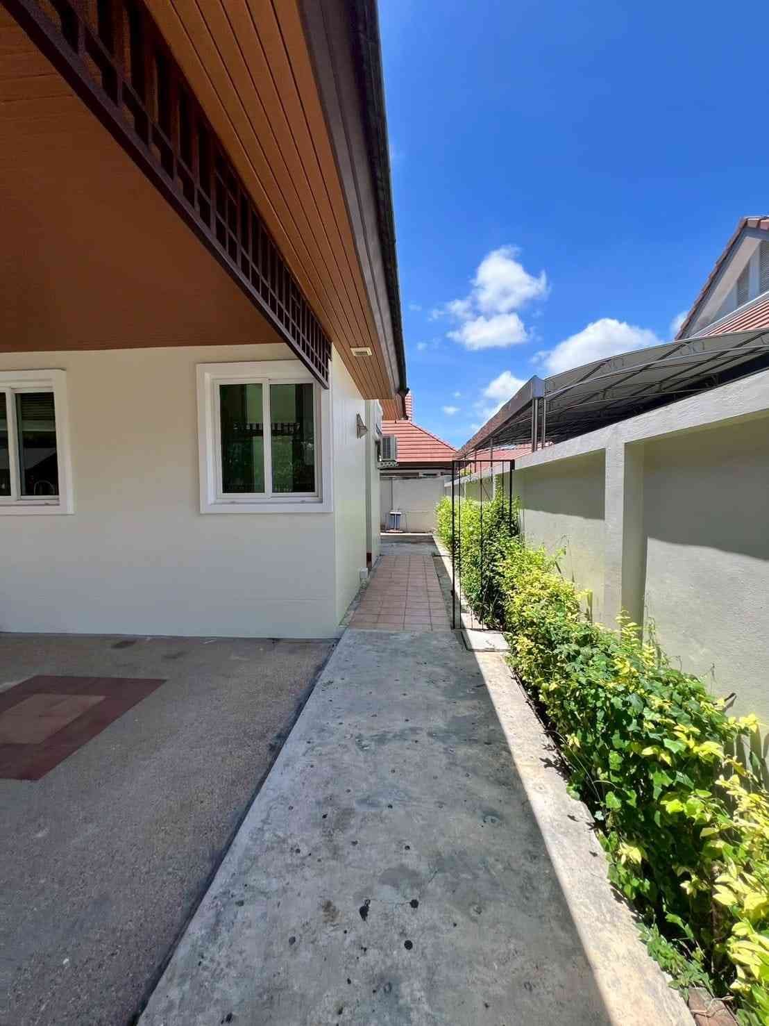 RS260706 Renovated 3-Bedroom House at Sirisa 16 Village Soi Siam Country Club