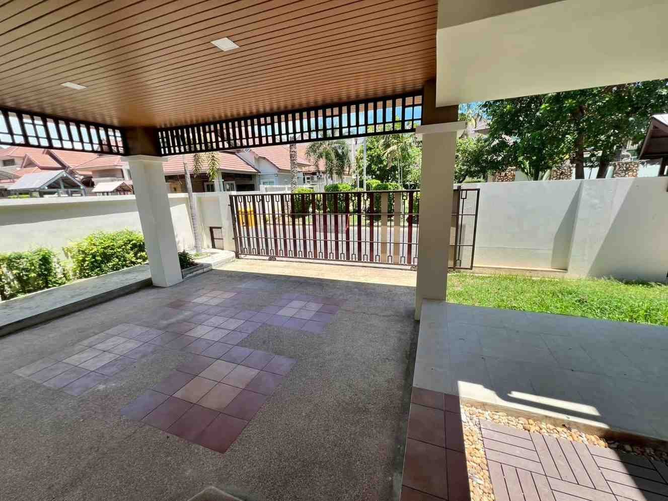 RS260706 Renovated 3-Bedroom House at Sirisa 16 Village Soi Siam Country Club