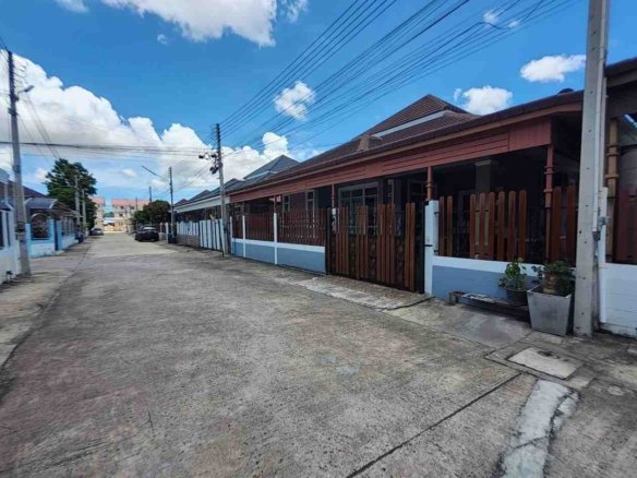 RS260707 Spacious 3-Bedroom Renovated House for Rent at Chokchai Village 10 Pattaya