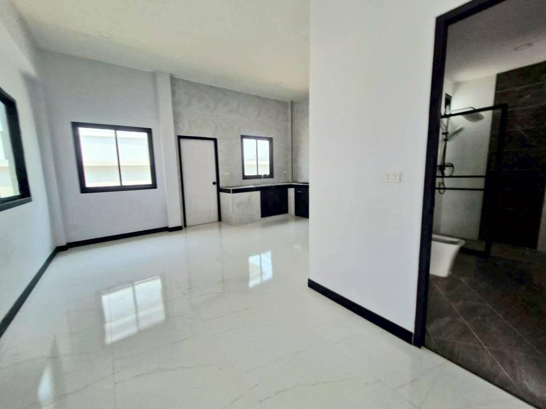 SCF260709 Newly Built Single House corner Huay Yai - Soi Thung Klom Tan Man 25
