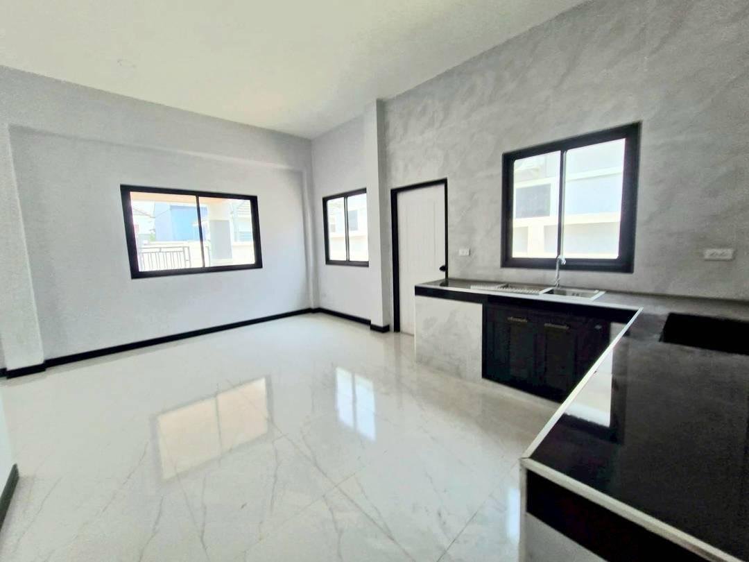 SCF260709 Newly Built Single House corner Huay Yai - Soi Thung Klom Tan Man 25