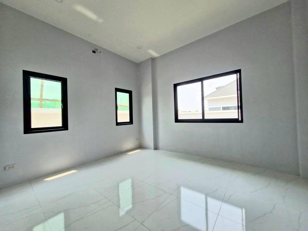 SCF260709 Newly Built Single House corner Huay Yai - Soi Thung Klom Tan Man 25