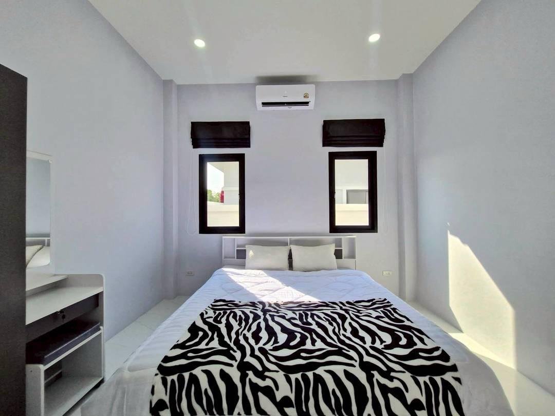 SCF260718 Newly Built 3-Bedroom Single House Near Motorway in Pattaya – Huay Yai (10) SCF260718 Newly Built 3-Bedroom Single House Near Motorway in Pattaya - Huay Yai