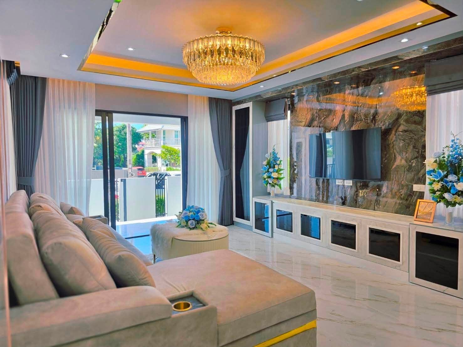 SCT260730 Central Park 2 Pattaya – Fully Furnished 4-Bedroom Luxury Pool Villa