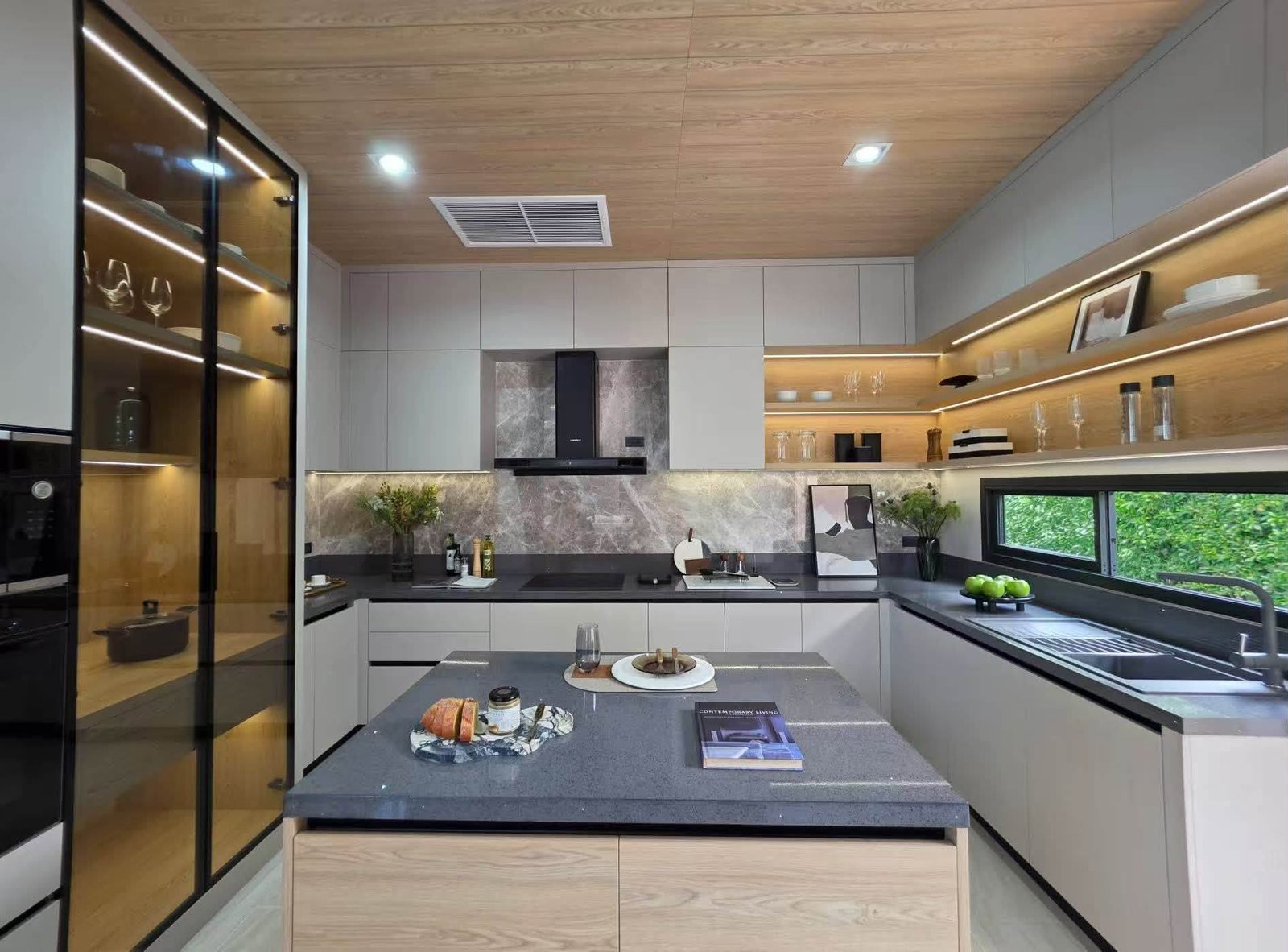 SSF260725 Luxury Vista Villa Pattaya – Exclusive 4-Bedroom Ultra-Luxury Pool Villa (6) SSF260725 Luxury Vista Villa Pattaya – Exclusive 4-Bedroom Ultra-Luxury Pool Villa