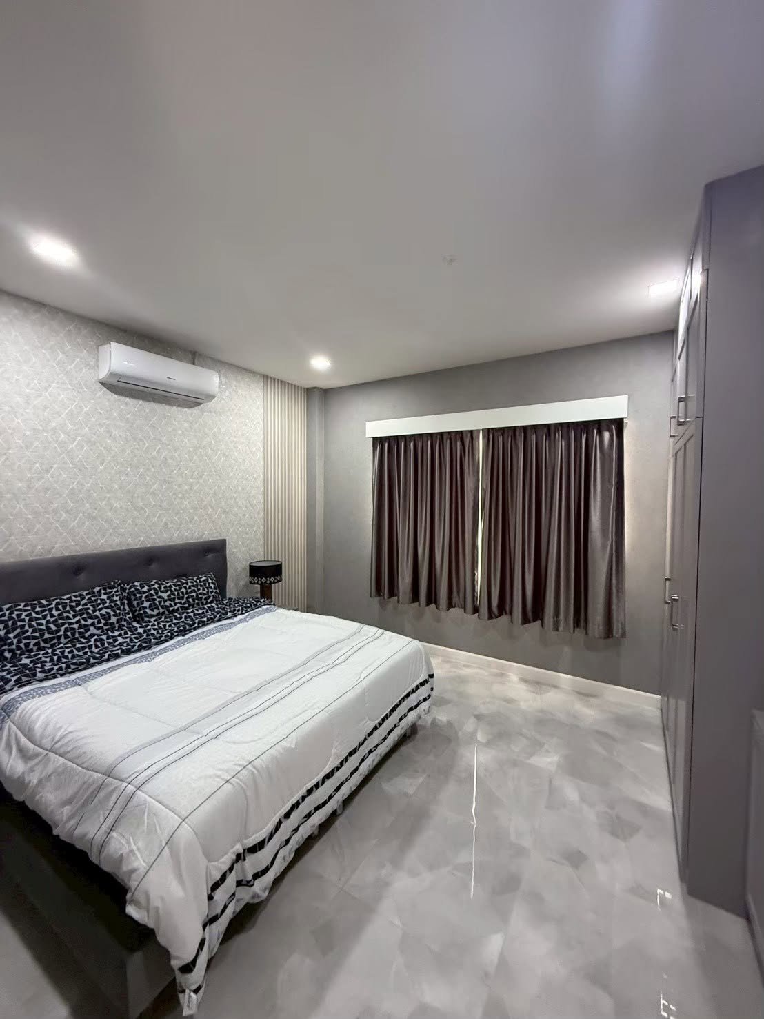 RS260805 Charming 3-Bedroom Single House with Attic for Rent Near Maprachan Lake